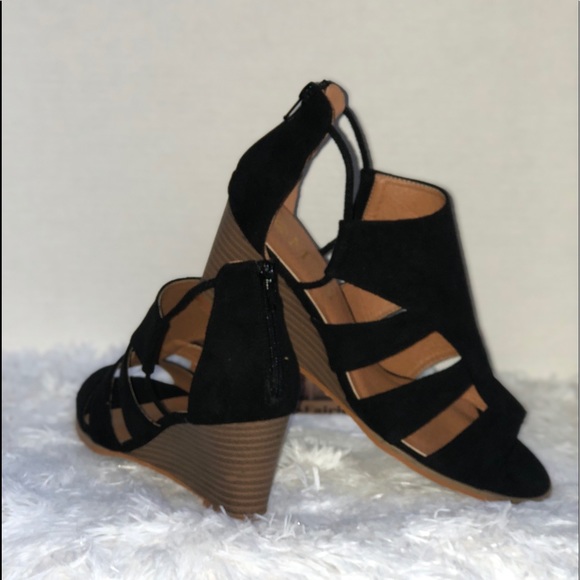 “Katie” upper cut Ankle Wedges - Picture 5 of 5
